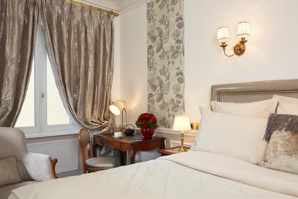 Deluxe Room - Image 7