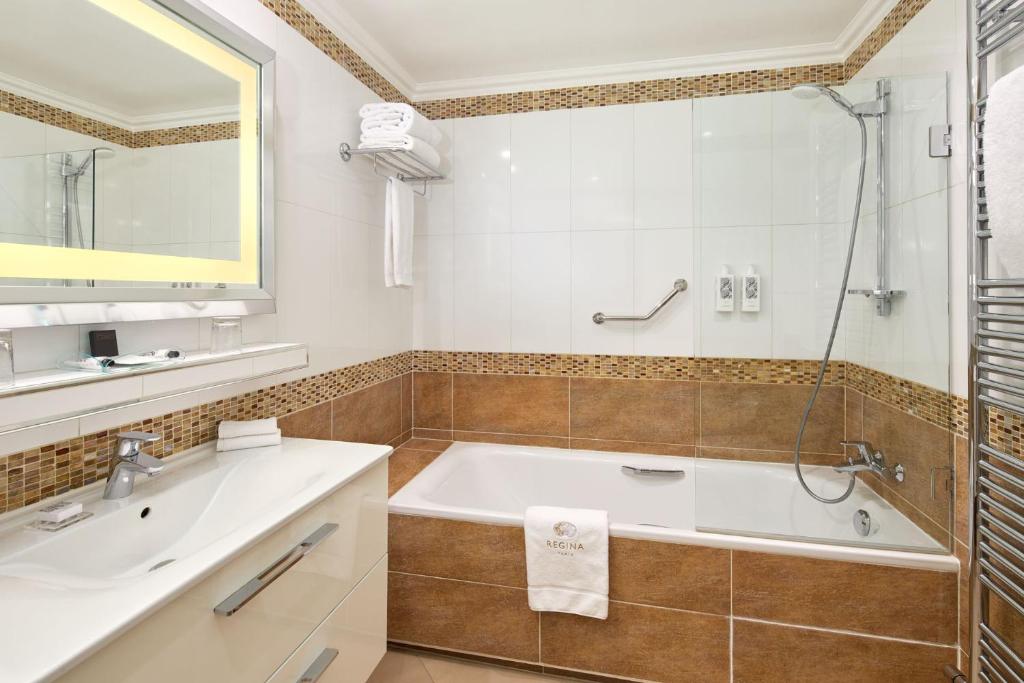 Eiffel Tower Junior Suite - Image 3