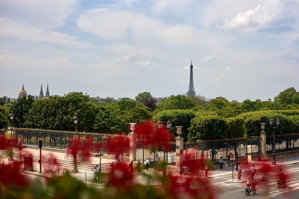 Eiffel Tower Suite - Image 12