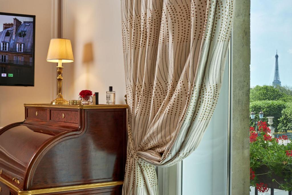Eiffel Tower Suite - Image 14