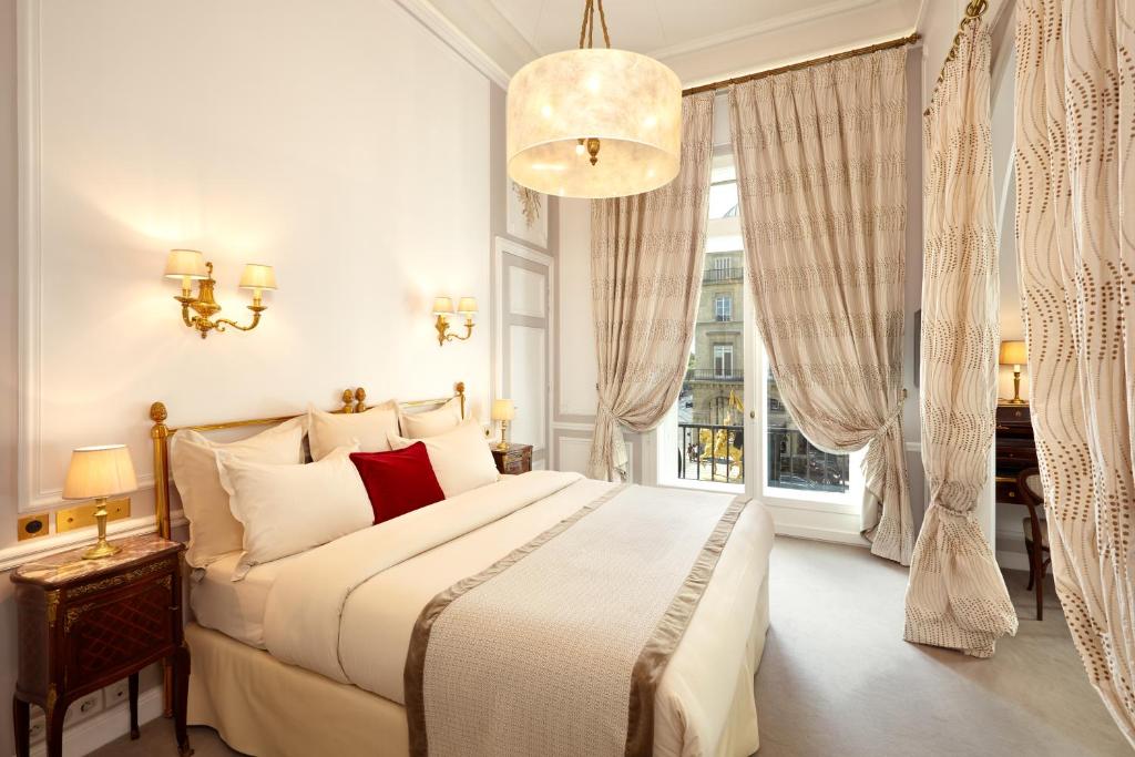 Eiffel Tower Suite - Image 17