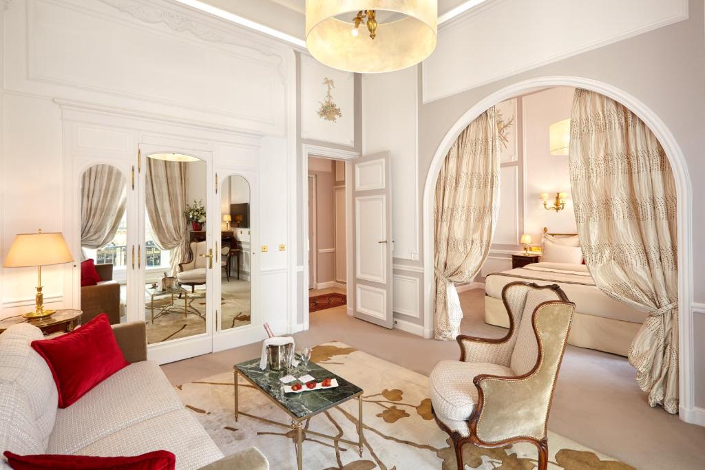 Eiffel Tower Suite - Image 19
