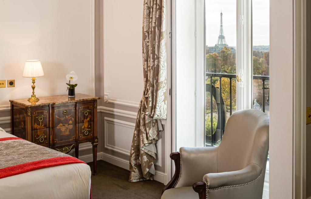 Eiffel Tower Suite - Image 20