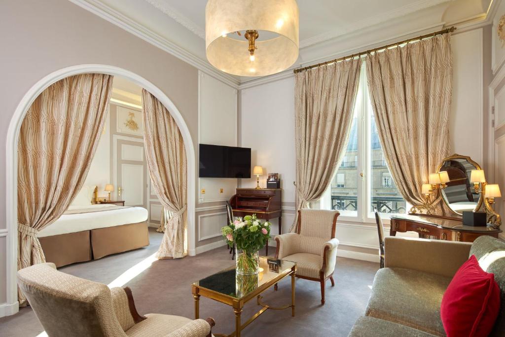 Eiffel Tower Suite - Image 4