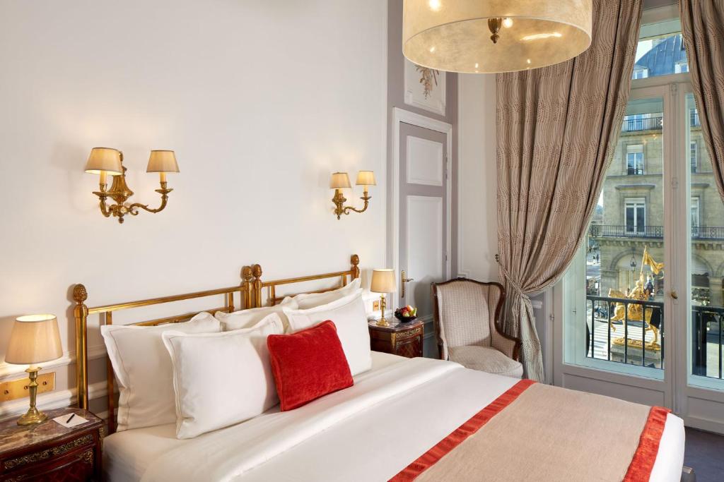 Eiffel Tower Suite - Image 8