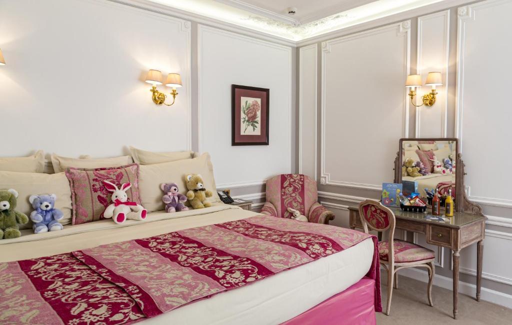Family Room - Image 4