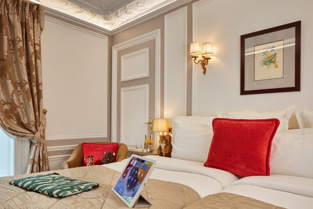 Family Room - Image 8