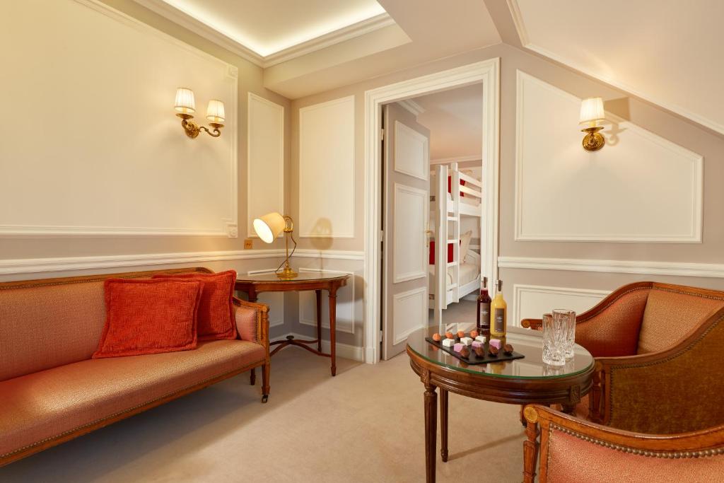 Family Suite (2 Adults + 2 Children) - Image 1