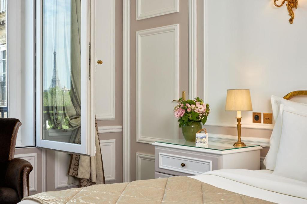 Paris Eiffel Tower Room - Image 2