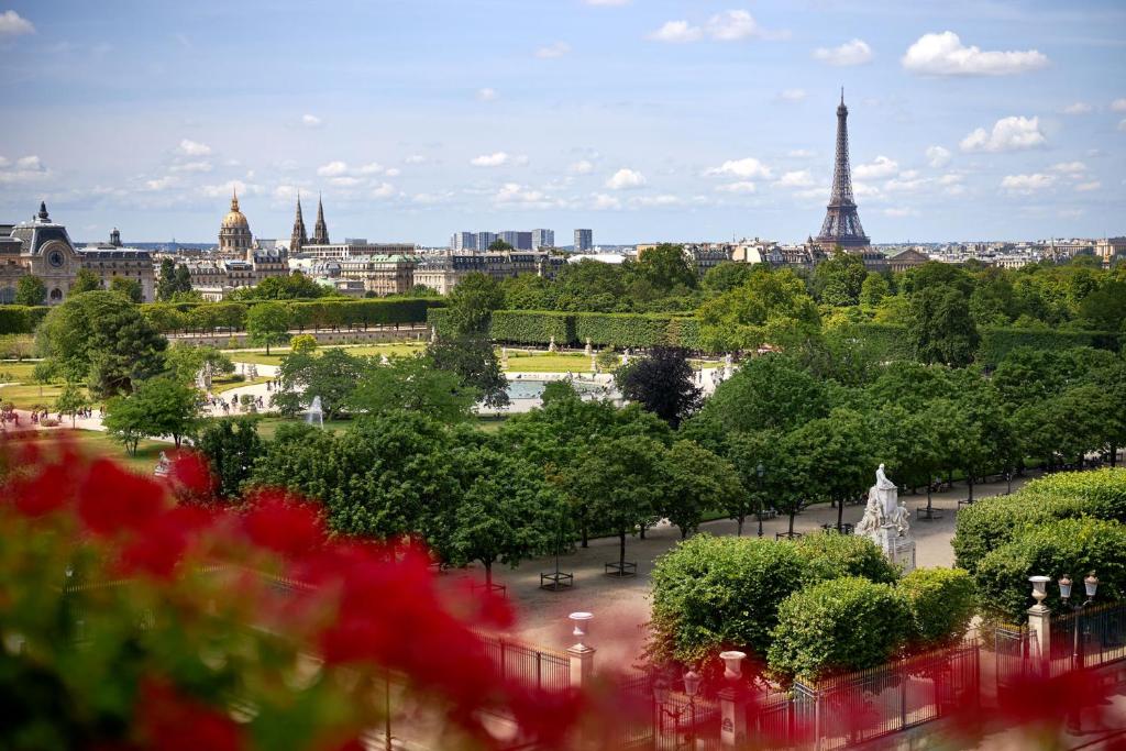 Paris Eiffel Tower Room - Image 4