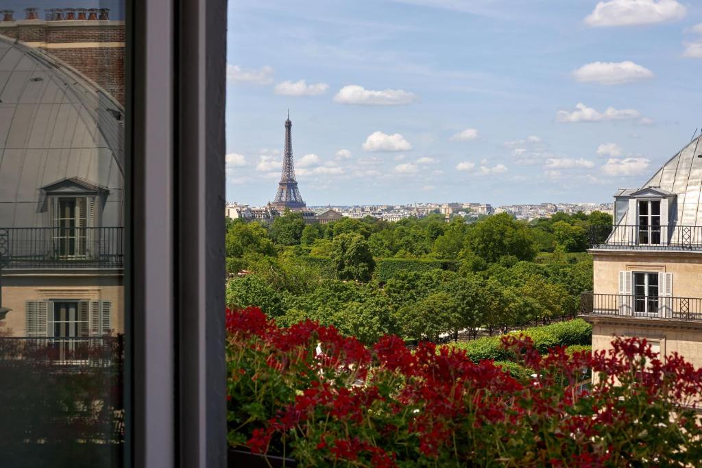 Paris Eiffel Tower Room - Image 5