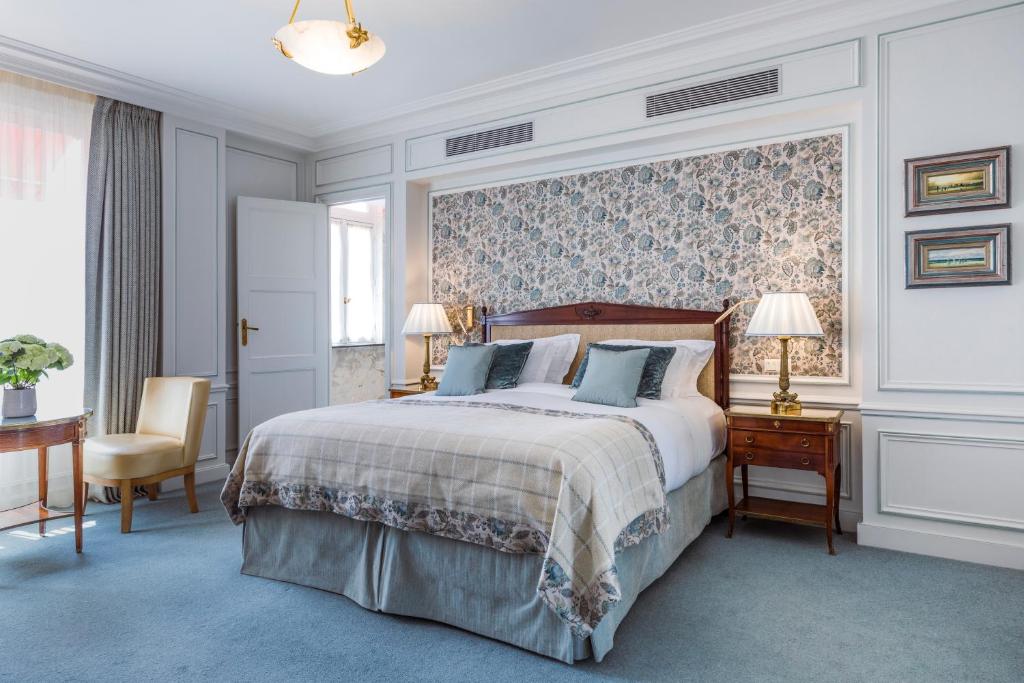 Deluxe Room - Image 2