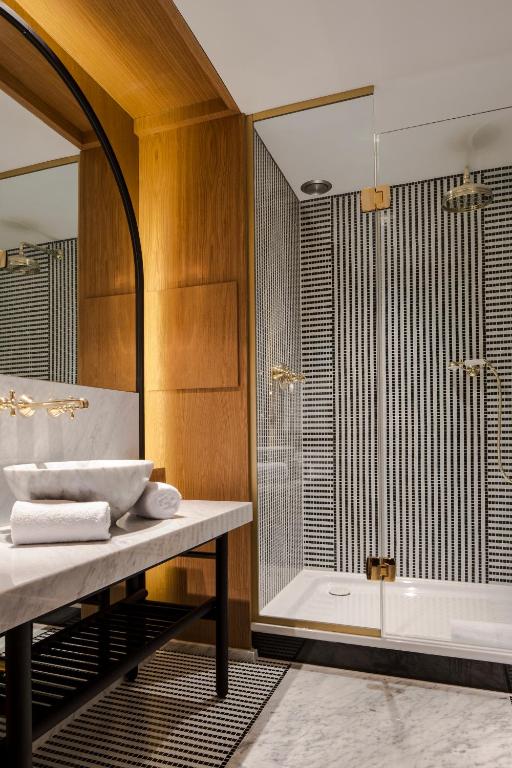 Executive Suite - Image 1