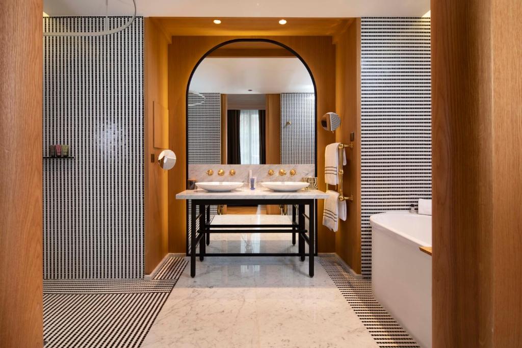 Executive Suite - Image 5