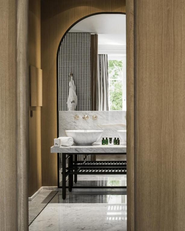 Executive Suite - Image 6