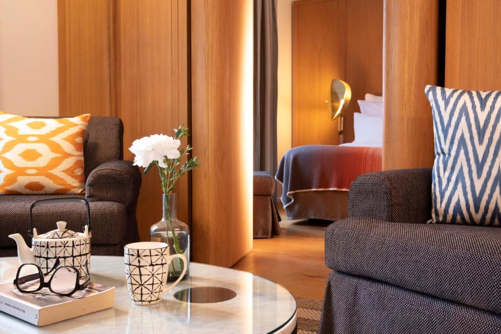 Executive Suite - Image 7