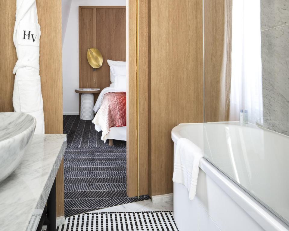 Superior Double Room - Image 8