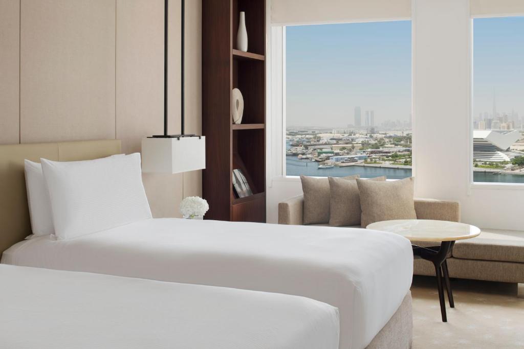 Classic Twin Room with Waterfront View - Image 3