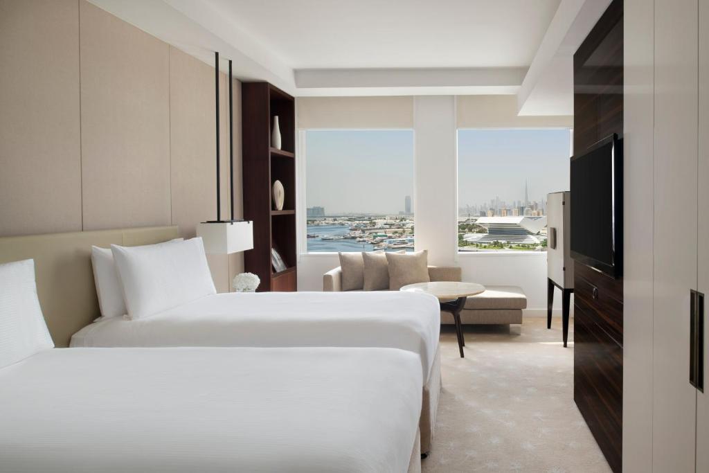 Classic Twin Room with Waterfront View - Image 6