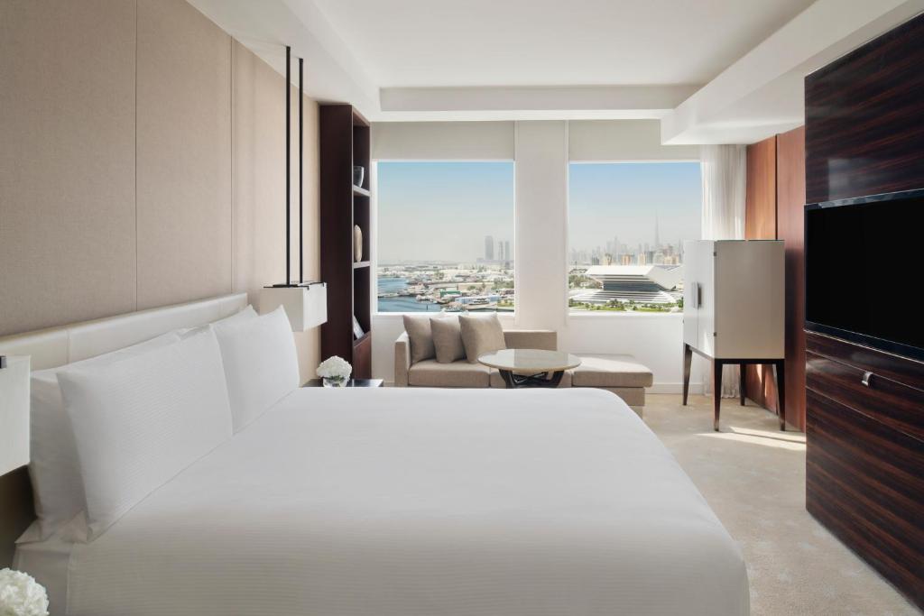 King Room with Burj Khalifa View - Image 3