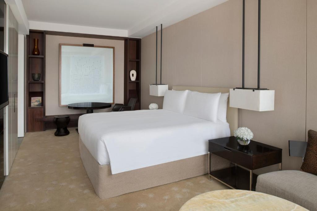 King Room with Burj Khalifa View - Image 4