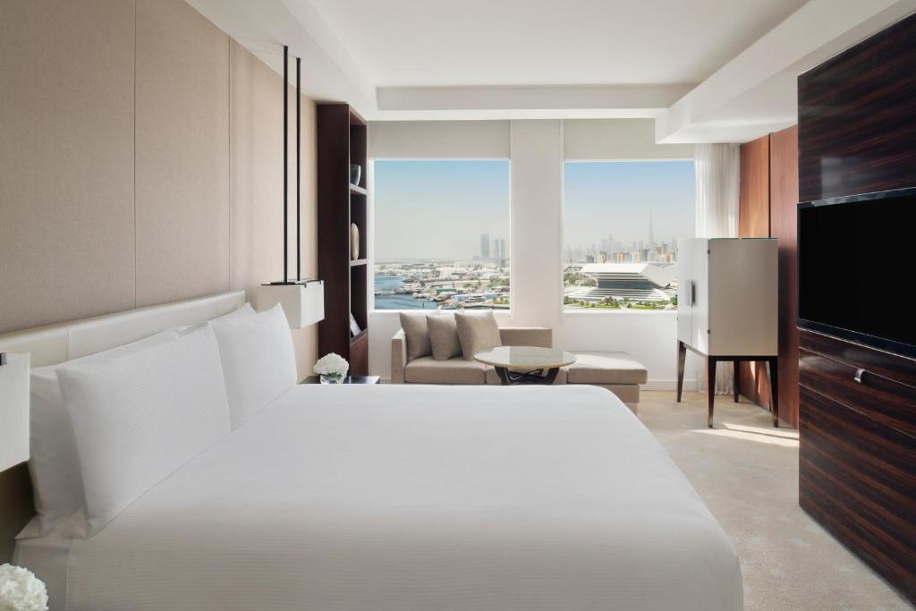 King Room with Burj Khalifa View - Image 5