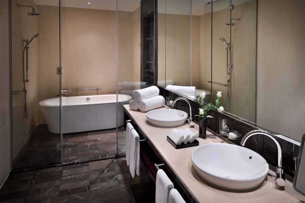 One-Bedroom Suite - Image 1
