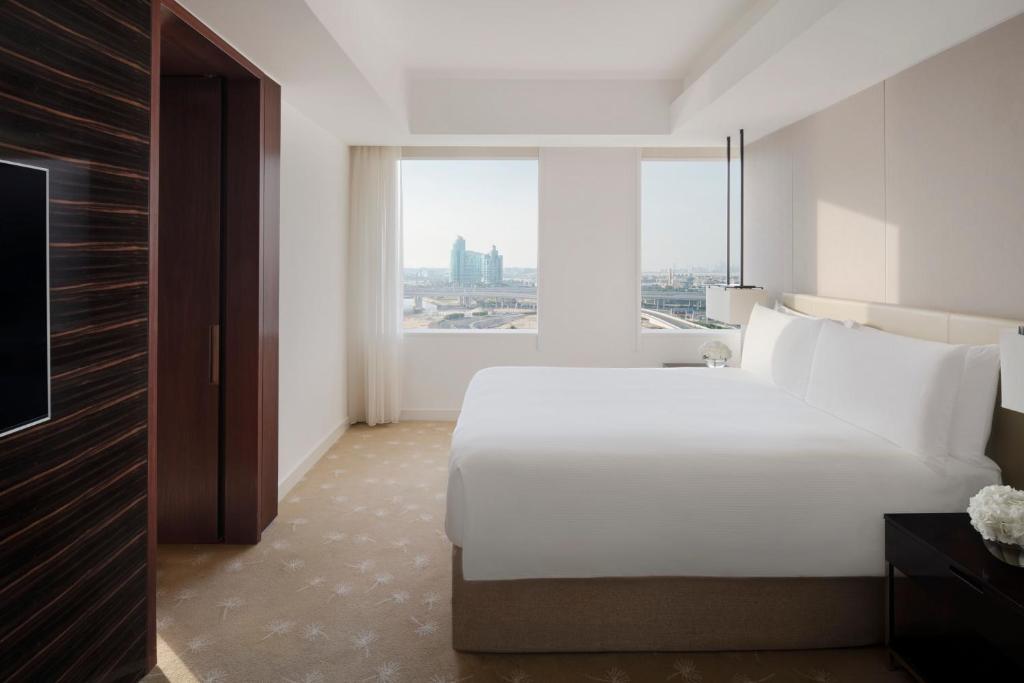 One-Bedroom Suite - Image 2