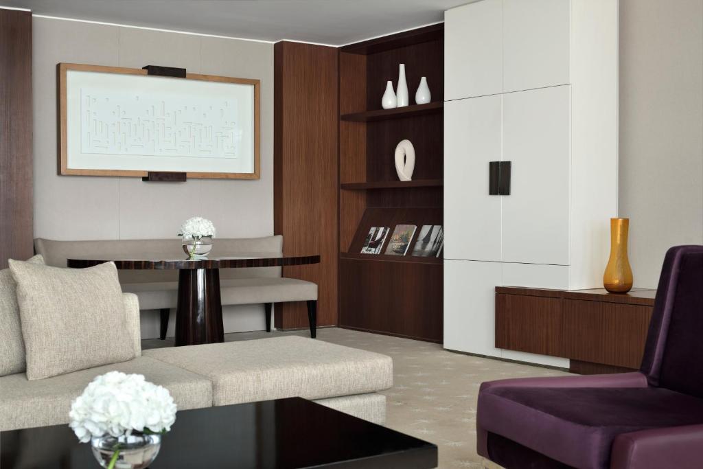 One-Bedroom Suite - Image 4