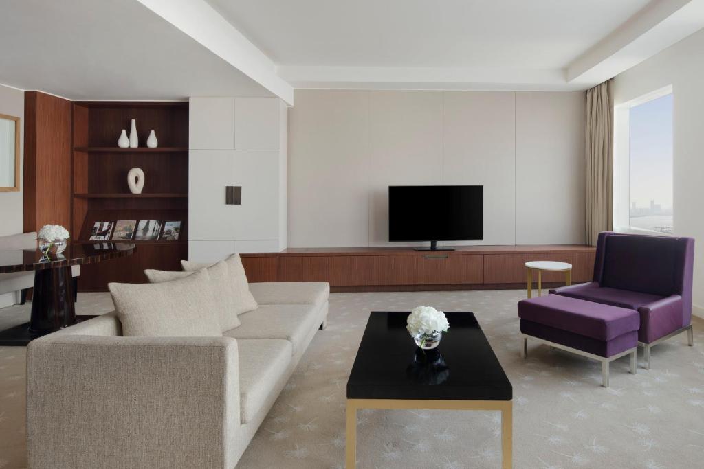 One-Bedroom Suite - Image 5
