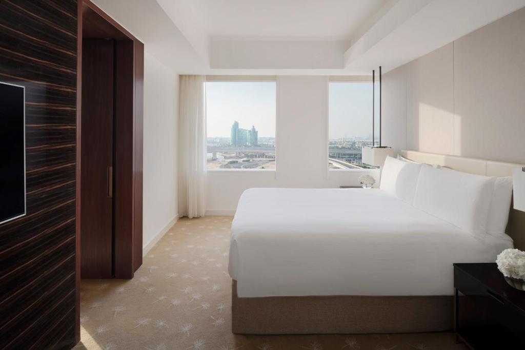 Two-Bedroom Diplomatic Suite - Image 6