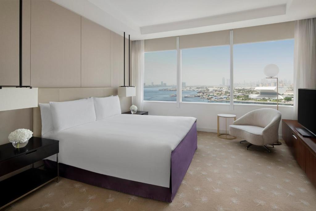 Two-Bedroom Suite - Club Lounge Access - Image 6