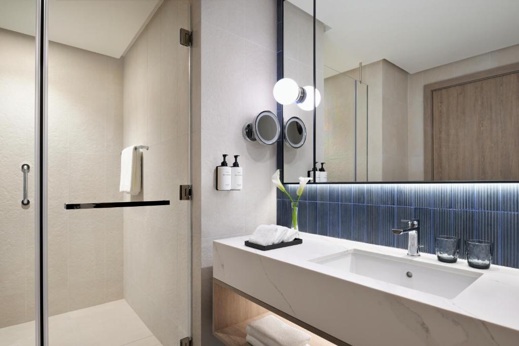One-Bedroom Residence with Balcony - Image 4