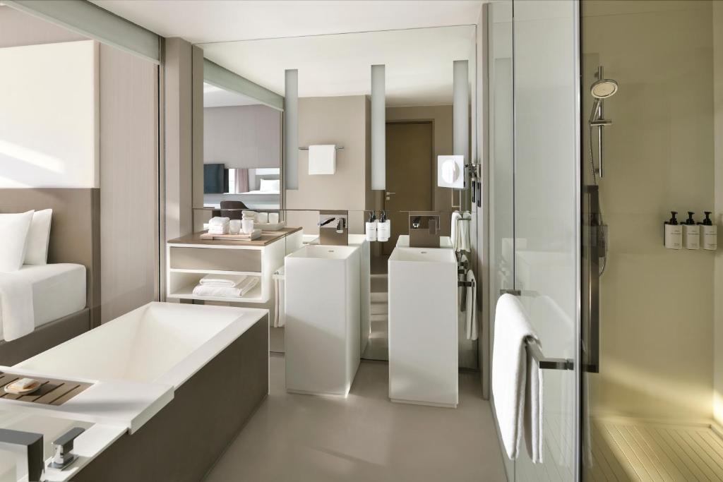 Premium King Room with Balcony and Marina View - Image 2