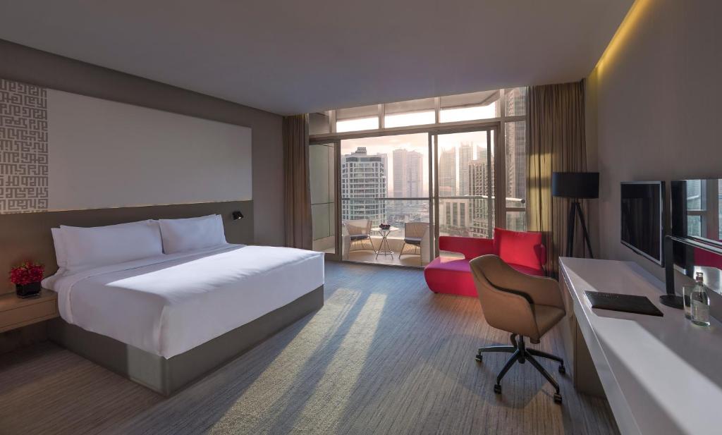 Premium King Room with Balcony and Marina View - Image 3