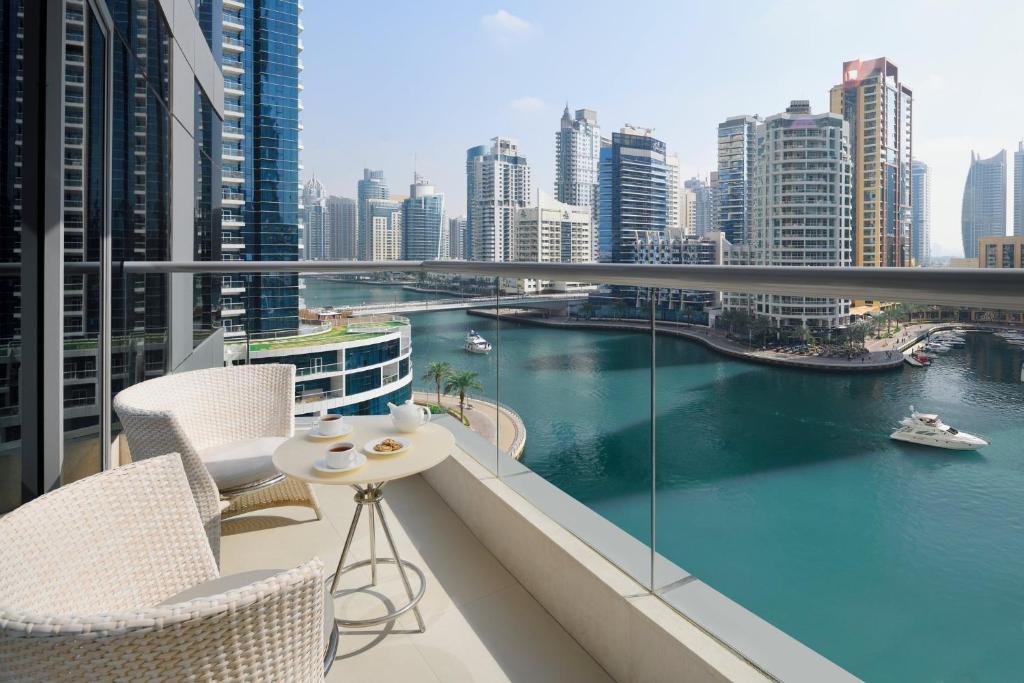 Premium King Room with Balcony and Marina View - Image 5