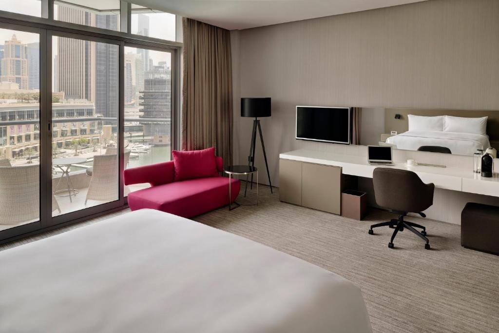 Premium King Room with Balcony and Marina View - Image 7