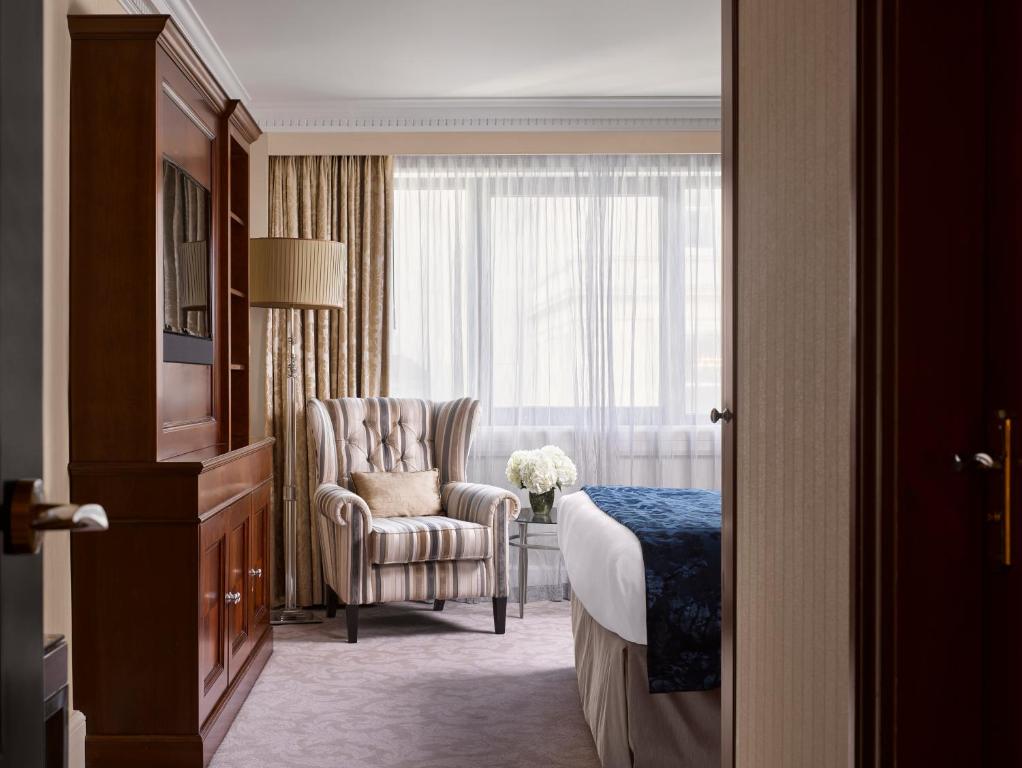 Classic King Room - Image 2