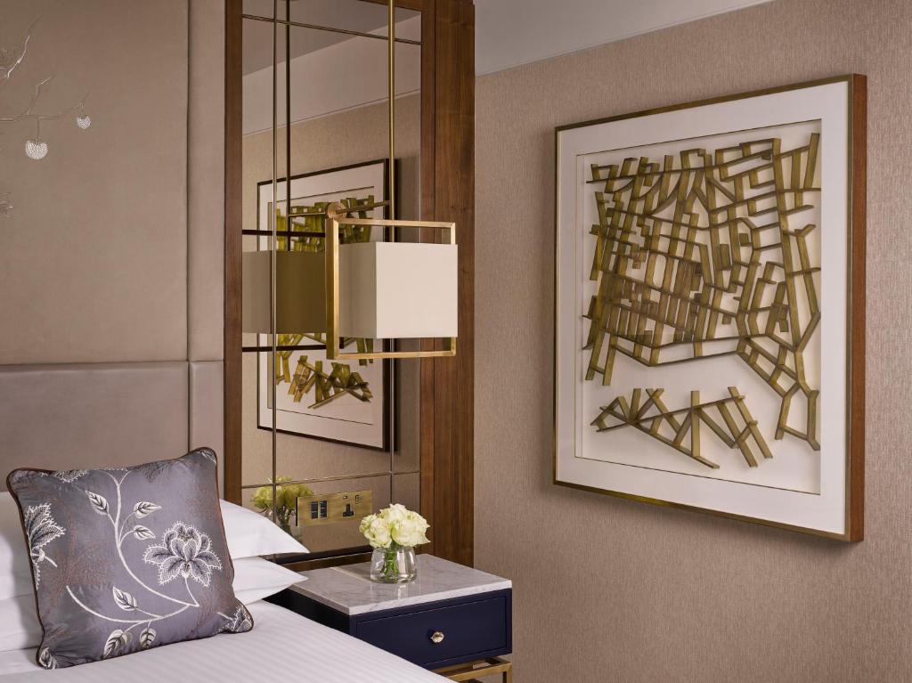 Cosy King Room - Mayfair Floor - Image 1