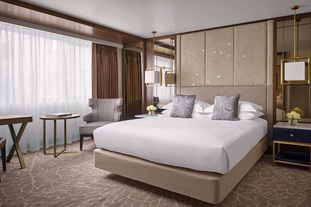Cosy King Room - Mayfair Floor - Image 3
