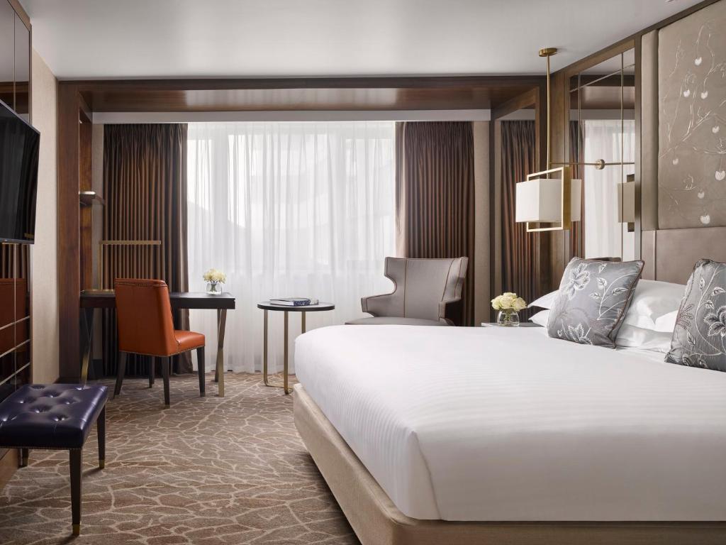 Cosy King Room - Mayfair Floor - Image 7