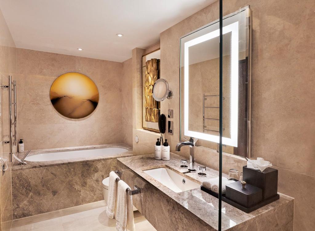 Junior King Suite - Mayfair Floor - Image 3