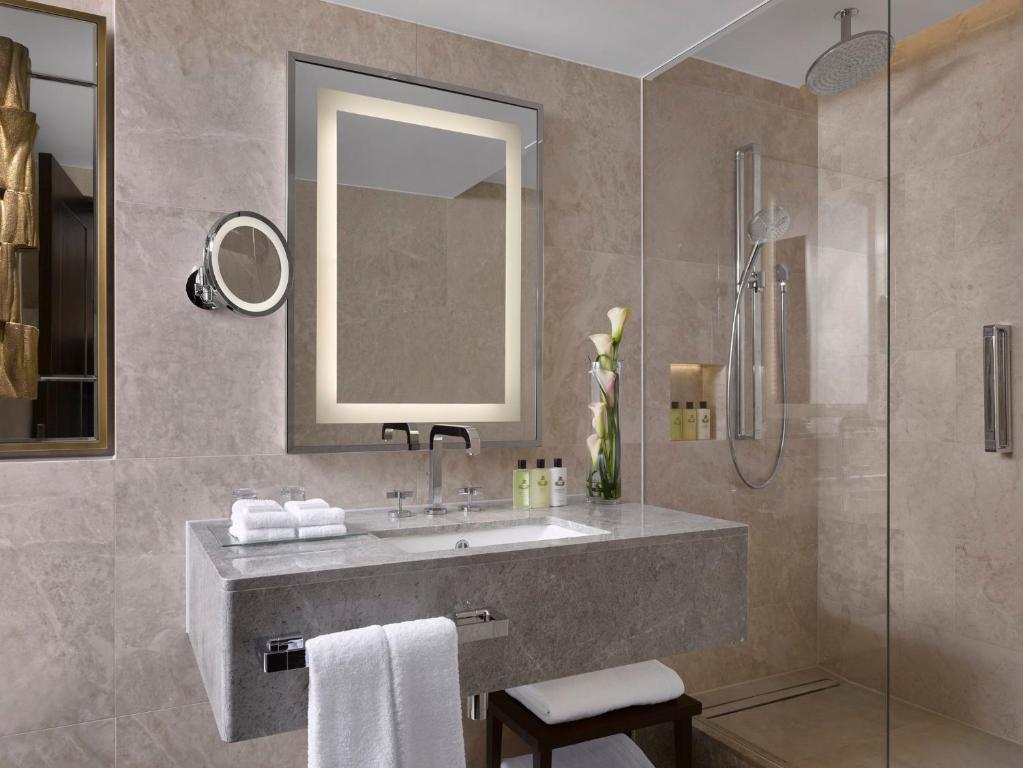 Junior King Suite - Mayfair Floor - Image 4