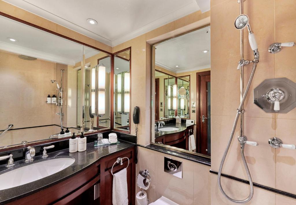 One-Bedroom Suite - Image 1