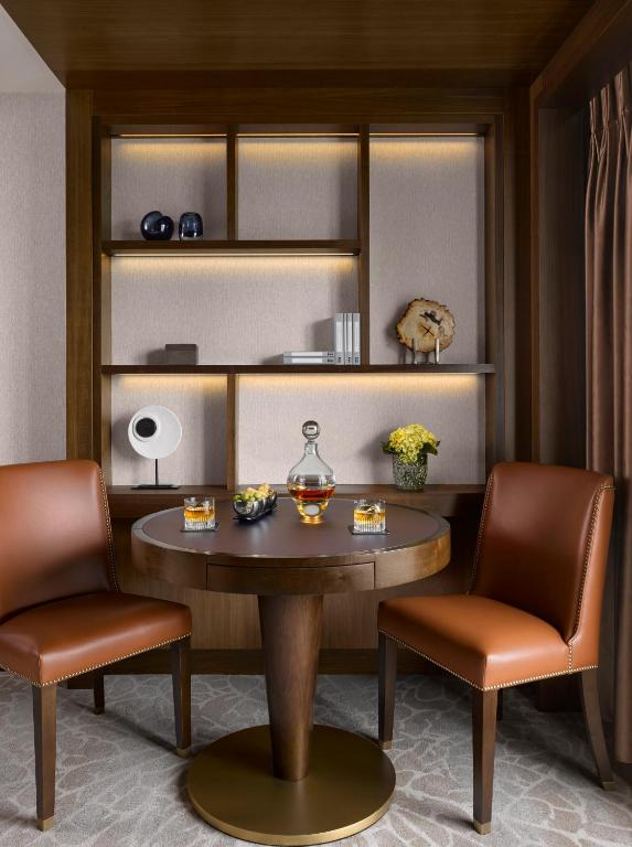 Premium King Room - Mayfair Floor - Image 1