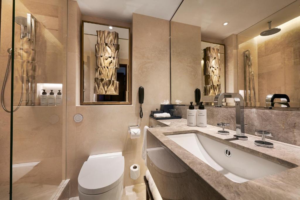 Premium King Room - Mayfair Floor - Image 5