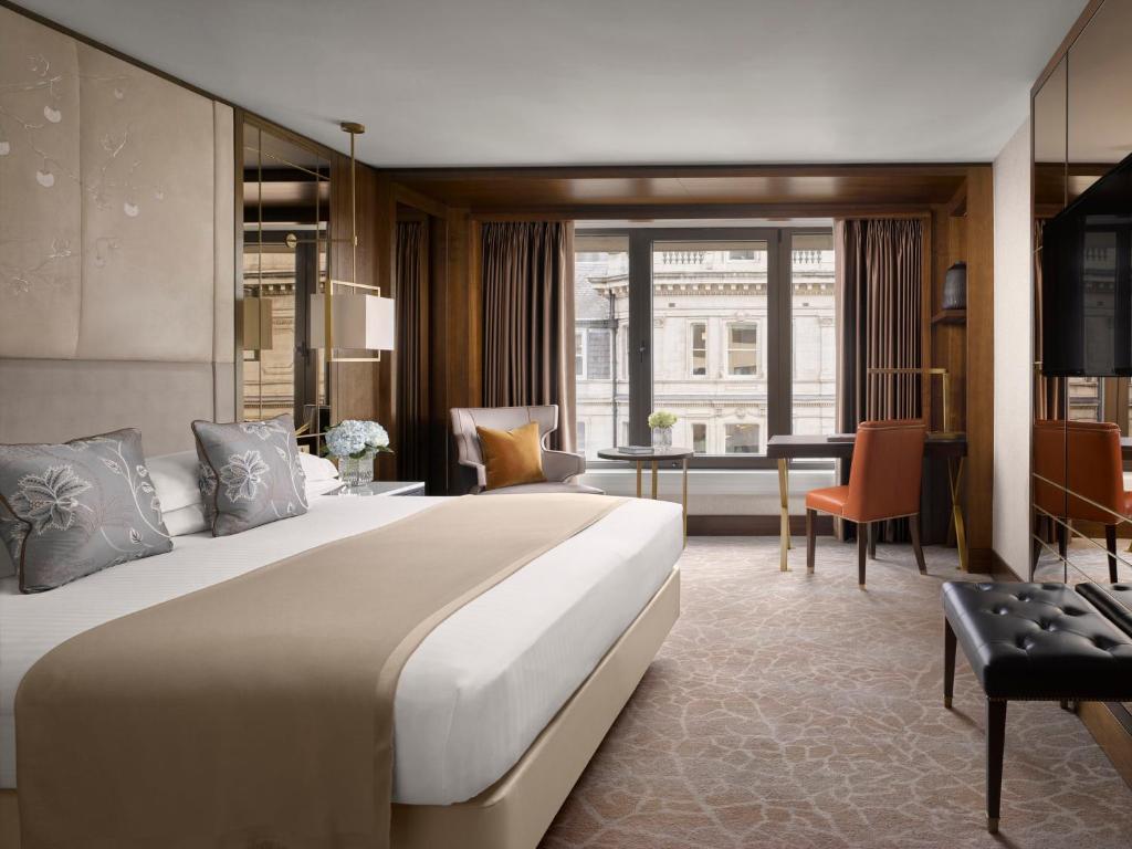 Premium King Room - Mayfair Floor - Image 8