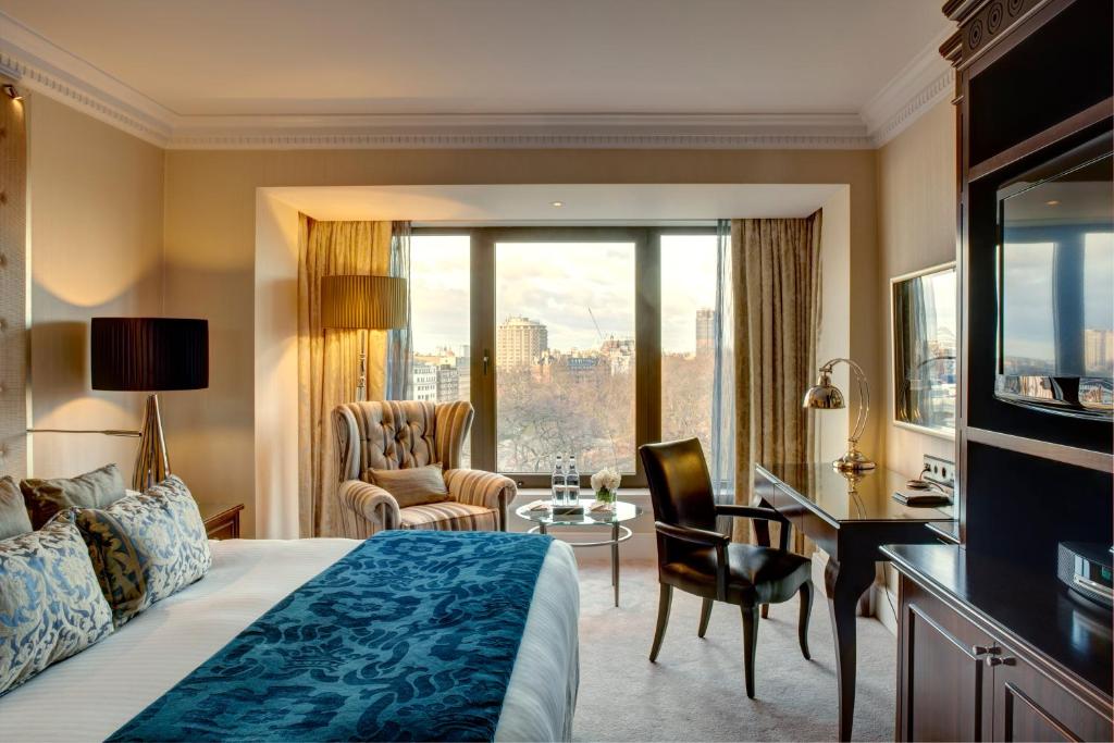 Premium King Room with Park View - Image 1