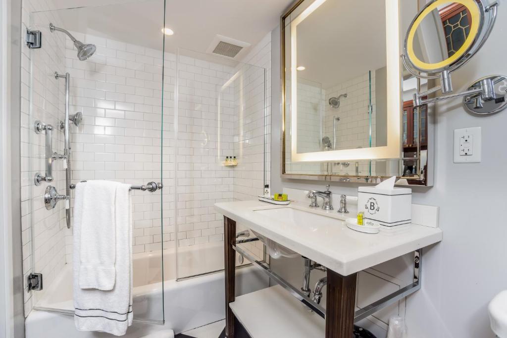 Classic Double Room with Two Double Beds - Image 3