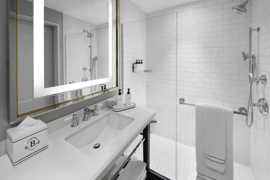 Premium Double Room with Two Double Beds - High Floor - Image 2